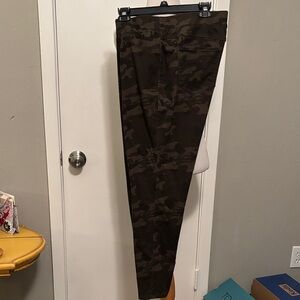 Sound/Style Lucy Pull On Legging in Dark Camo